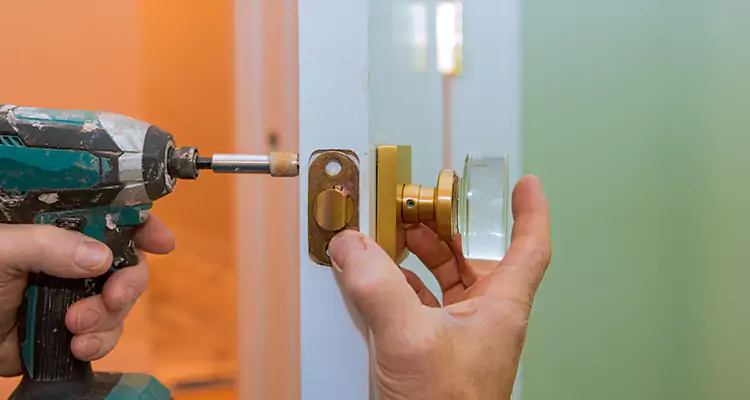 Broken Door Knob Fix in East Lake-Orient Park, FL
